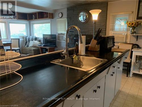 9 Lakeshore Boulevard S, South Bruce Peninsula, ON - Indoor Photo Showing Kitchen