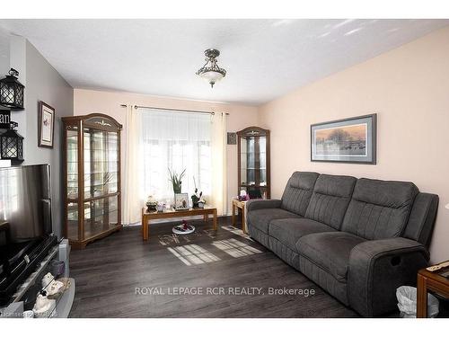 14 Brackenbury St, Grey Highlands, ON - Indoor Photo Showing Living Room