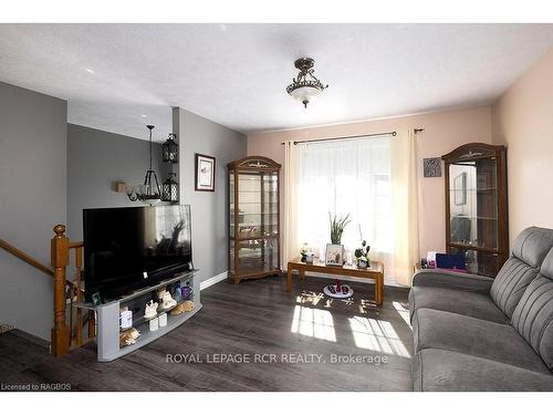 14 Brackenbury St, Grey Highlands, ON - Indoor Photo Showing Living Room