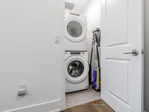 702-1063 Douglas Mccurdy Comm, Mississauga, ON - Indoor Photo Showing Laundry Room