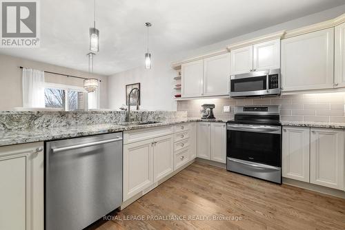 27 Hanover Crt, Belleville, ON - Indoor Photo Showing Kitchen With Upgraded Kitchen