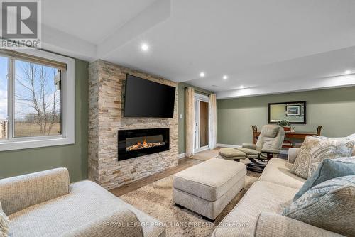 27 Hanover Crt, Belleville, ON - Indoor Photo Showing Living Room With Fireplace