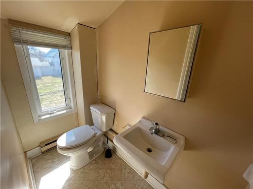 328 1 Avenue, Mccreary, MB - Indoor Photo Showing Bathroom