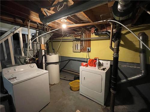 328 1 Avenue, Mccreary, MB - Indoor Photo Showing Laundry Room