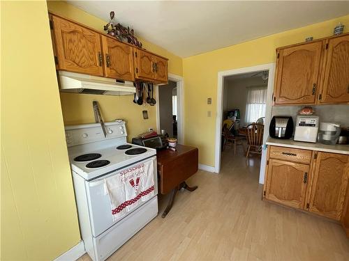 328 1 Avenue, Mccreary, MB - Indoor Photo Showing Kitchen