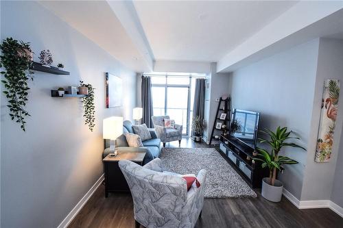 550 North Service Road|Unit #1307, Grimsby, ON - Indoor Photo Showing Living Room