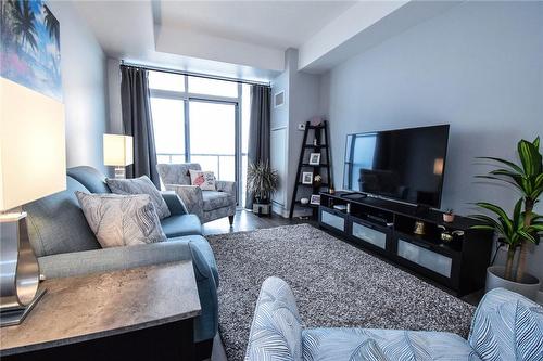 550 North Service Road|Unit #1307, Grimsby, ON - Indoor Photo Showing Living Room