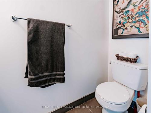 405-105 The Queensway, Toronto, ON - Indoor Photo Showing Bathroom