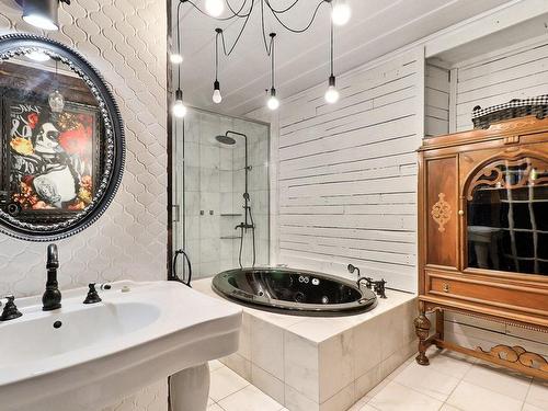 Salle de bains attenante Ã  la CCP - 1270 Rue Jacques-Cartier S., Saint-Jean-Sur-Richelieu, QC - Indoor Photo Showing Bathroom