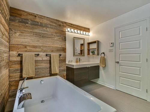 Salle de bains - 1335 Rue Du Valais, Sainte-Adèle, QC - Indoor Photo Showing Bathroom