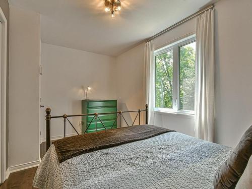 Chambre Ã Â coucher - 1335 Rue Du Valais, Sainte-Adèle, QC - Indoor Photo Showing Bedroom