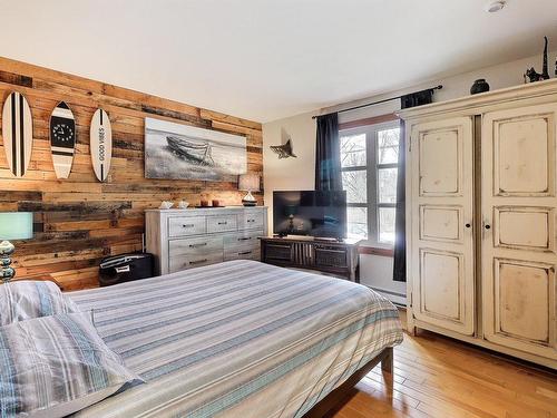 Chambre Ã Â coucher - 48 Rue St-Maurice, Saint-Jean-Sur-Richelieu, QC - Indoor Photo Showing Bedroom
