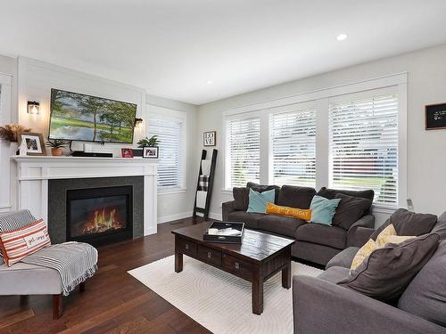 288 Forester Ave, Comox, BC - Indoor Photo Showing Living Room With Fireplace