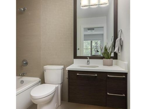 1198 Hewlett Pl, Oak Bay, BC - Indoor Photo Showing Bathroom