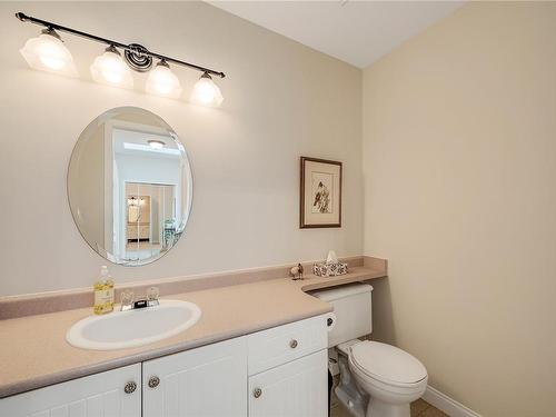 25-4525 Wilkinson Rd, Saanich, BC - Indoor Photo Showing Bathroom