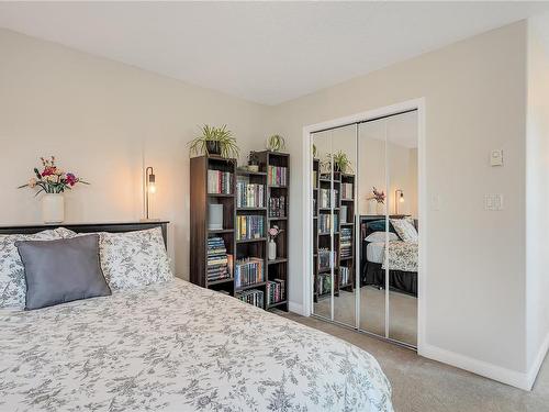 25-4525 Wilkinson Rd, Saanich, BC - Indoor Photo Showing Bedroom