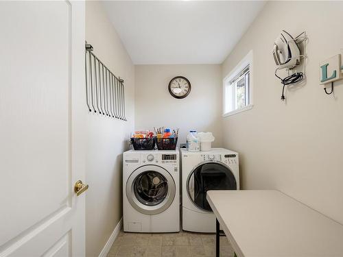 25-4525 Wilkinson Rd, Saanich, BC - Indoor Photo Showing Laundry Room
