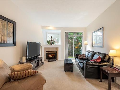 25-4525 Wilkinson Rd, Saanich, BC - Indoor Photo Showing Living Room With Fireplace