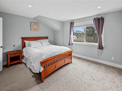 6-2923 Shelbourne St, Victoria, BC - Indoor Photo Showing Bedroom
