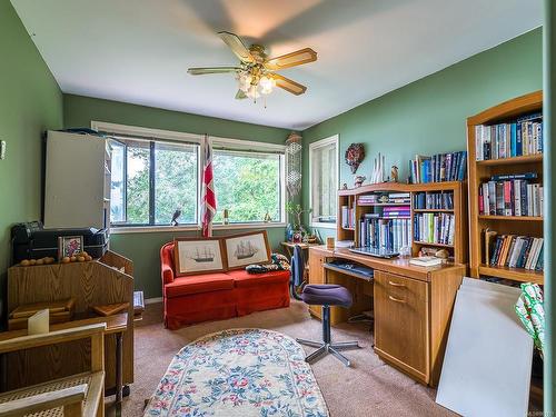 2565 Islands View Dr, Gabriola Island, BC - Indoor Photo Showing Office