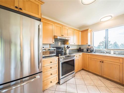359 Nottingham Dr, Nanaimo, BC - Indoor Photo Showing Kitchen