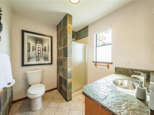 359 Nottingham Dr, Nanaimo, BC - Indoor Photo Showing Bathroom