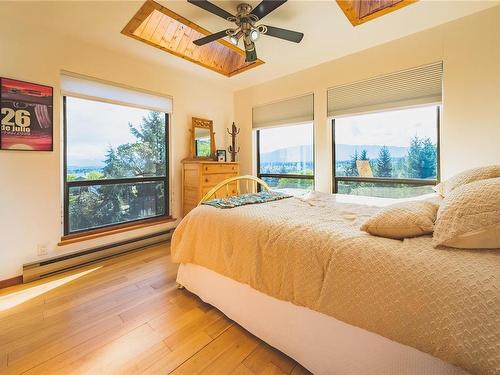 359 Nottingham Dr, Nanaimo, BC - Indoor Photo Showing Bedroom
