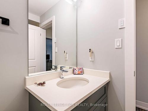 204-17 Centre St, Orangeville, ON - Indoor Photo Showing Bathroom