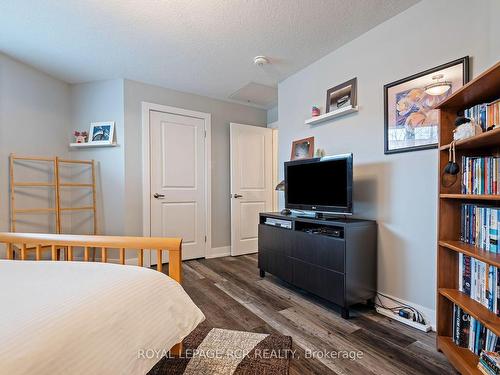 204-17 Centre St, Orangeville, ON - Indoor Photo Showing Bedroom