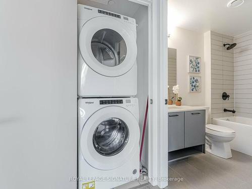 215-2300 St Clair Ave W, Toronto, ON - Indoor Photo Showing Laundry Room