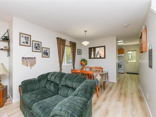 A-2260 Embleton Cres, Courtenay, BC - Indoor Photo Showing Living Room