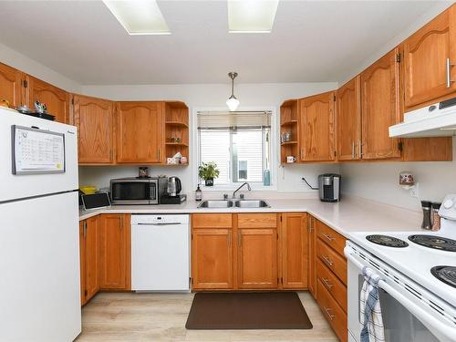 A-2260 Embleton Cres, Courtenay, BC - Indoor Photo Showing Kitchen With Double Sink