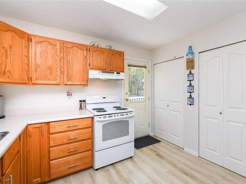 A-2260 Embleton Cres, Courtenay, BC - Indoor Photo Showing Kitchen