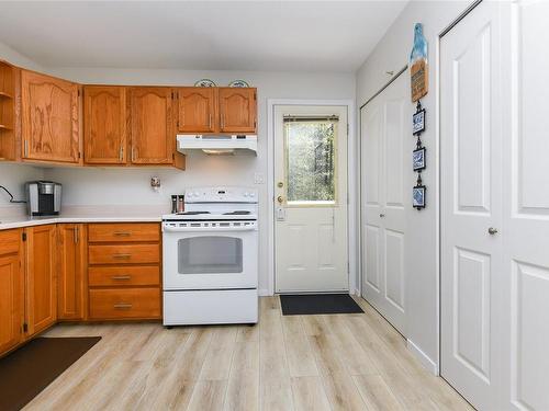 A-2260 Embleton Cres, Courtenay, BC - Indoor Photo Showing Kitchen