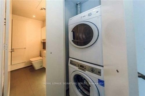 4005-45 Charles St E, Toronto, ON - Indoor Photo Showing Laundry Room