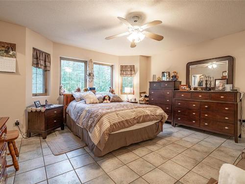 27 Nathan Road, Enderby, BC - Indoor Photo Showing Bedroom