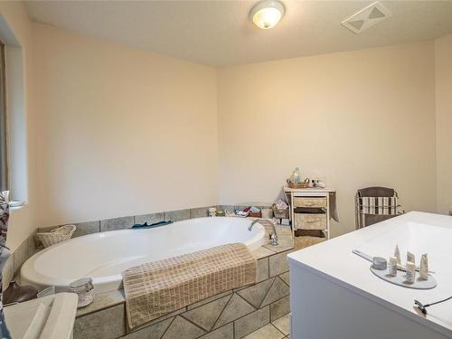 27 Nathan Road, Enderby, BC - Indoor Photo Showing Bathroom