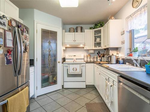 27 Nathan Road, Enderby, BC - Indoor Photo Showing Kitchen