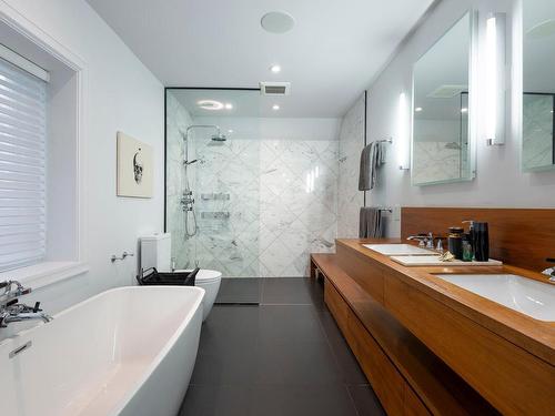 Salle de bains attenante Ã  la CCP - 79 Crois. Rosemount, Westmount, QC - Indoor Photo Showing Bathroom