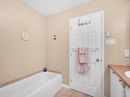 Bathroom - 434 Rue Du Blizzard, Saint-Jean-Sur-Richelieu, QC - Indoor Photo Showing Bathroom