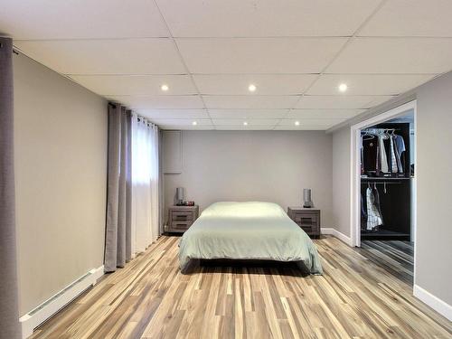 Chambre Ã  coucher principale - 122 Rue Ken, Val-D'Or, QC - Indoor Photo Showing Bedroom