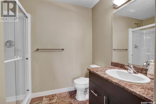 311 106 Hampton Circle, Saskatoon, SK - Indoor Photo Showing Bathroom
