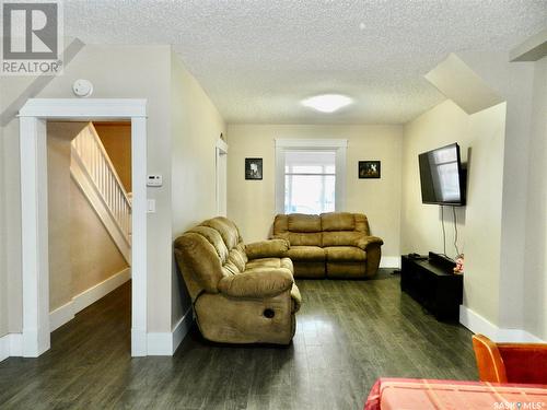 233 Lillooet Street W, Moose Jaw, SK - Indoor Photo Showing Living Room