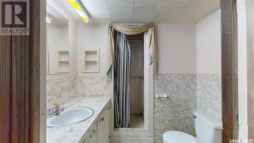 6304 8Th Avenue, Regina, SK - Indoor Photo Showing Bathroom