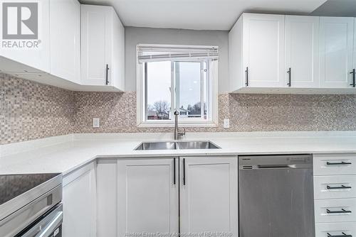 236 Michener, Chatham, ON - Indoor Photo Showing Kitchen With Double Sink With Upgraded Kitchen