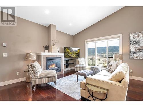 12970 Lake Hill Drive, Lake Country, BC - Indoor Photo Showing Living Room With Fireplace