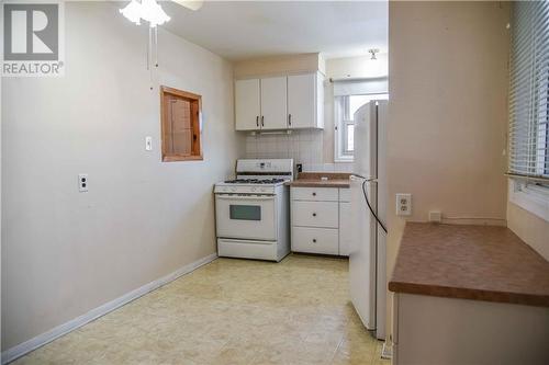 779 Leahey Street, Pembroke, ON - Indoor Photo Showing Kitchen