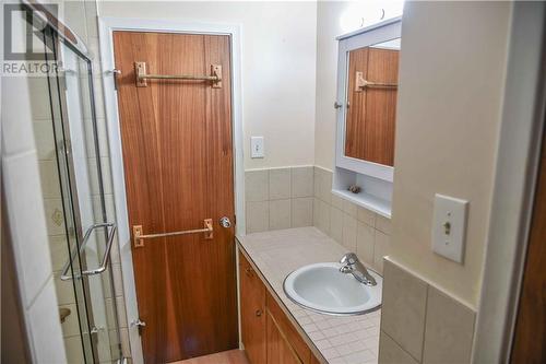 779 Leahey Street, Pembroke, ON - Indoor Photo Showing Bathroom