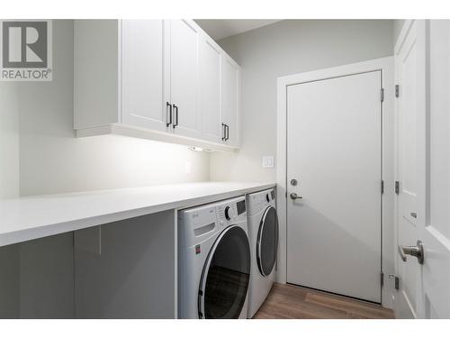 1021 16 Avenue Se, Salmon Arm, BC - Indoor Photo Showing Laundry Room