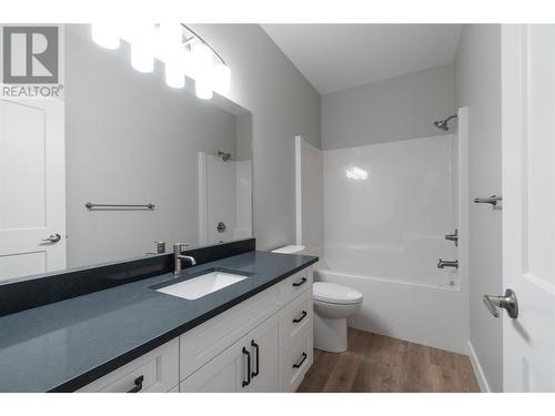 1021 16 Avenue Se, Salmon Arm, BC - Indoor Photo Showing Bathroom